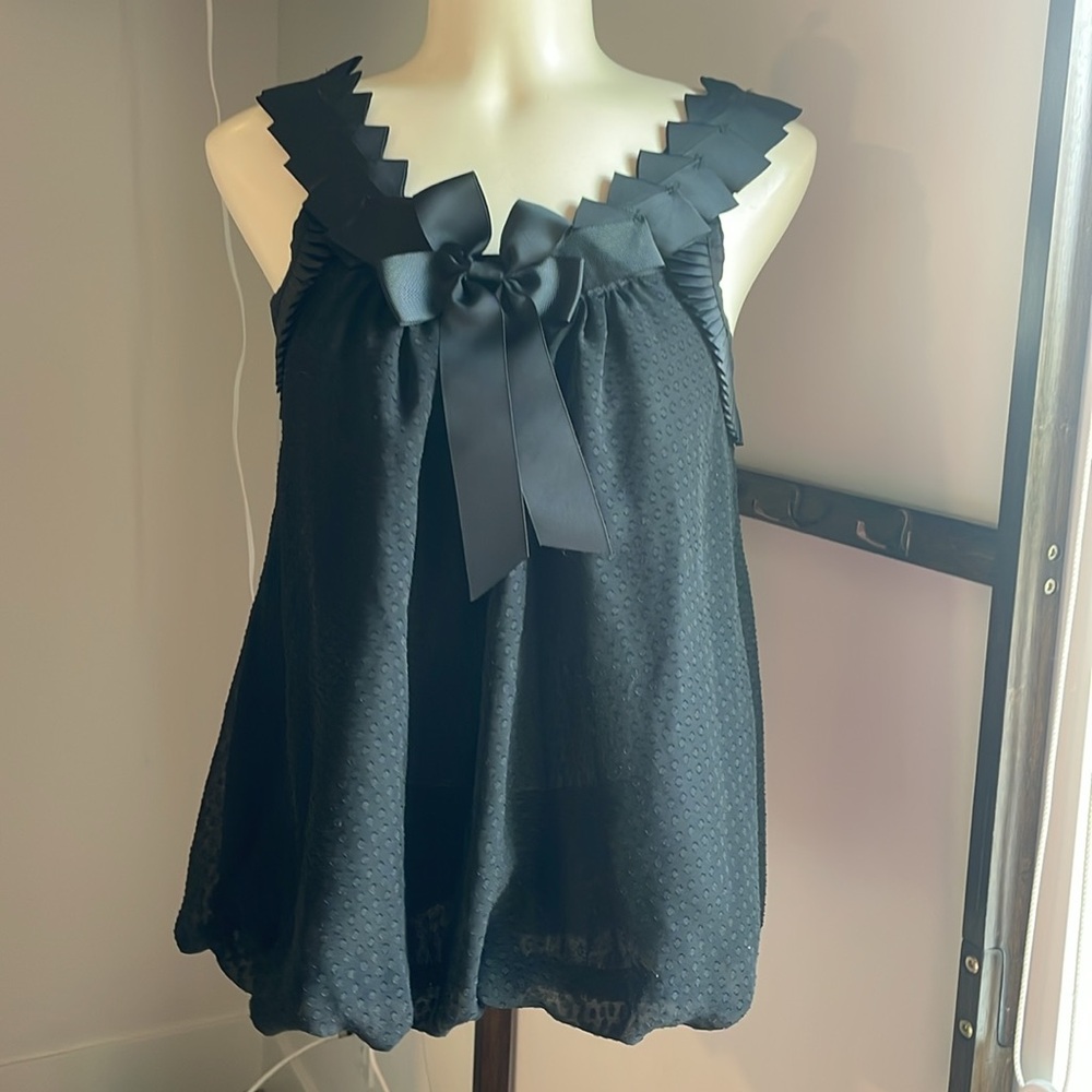 Feminine  Black  Dressy bubble top with Ribboning accents